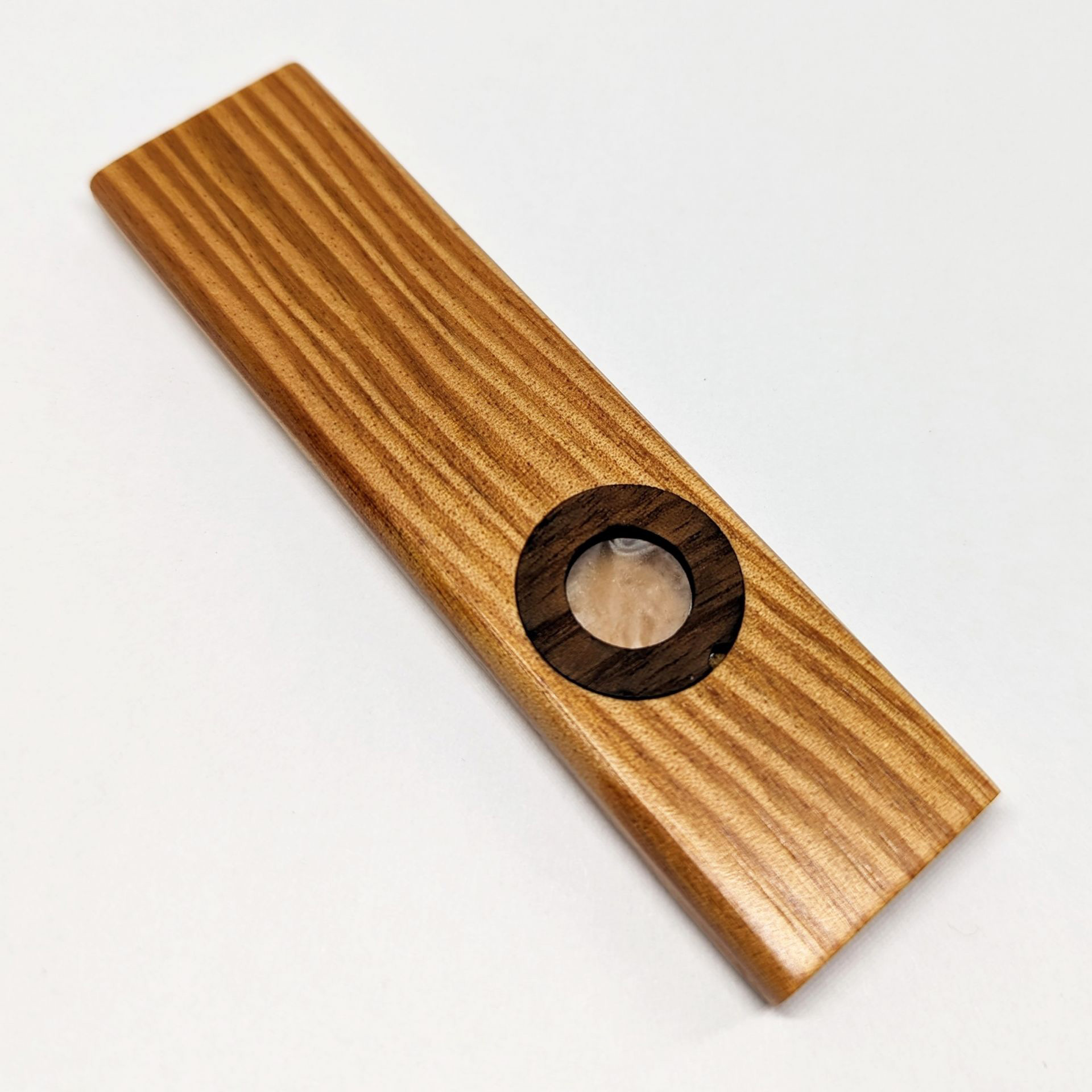Holz-Kazoo in Metall-Box