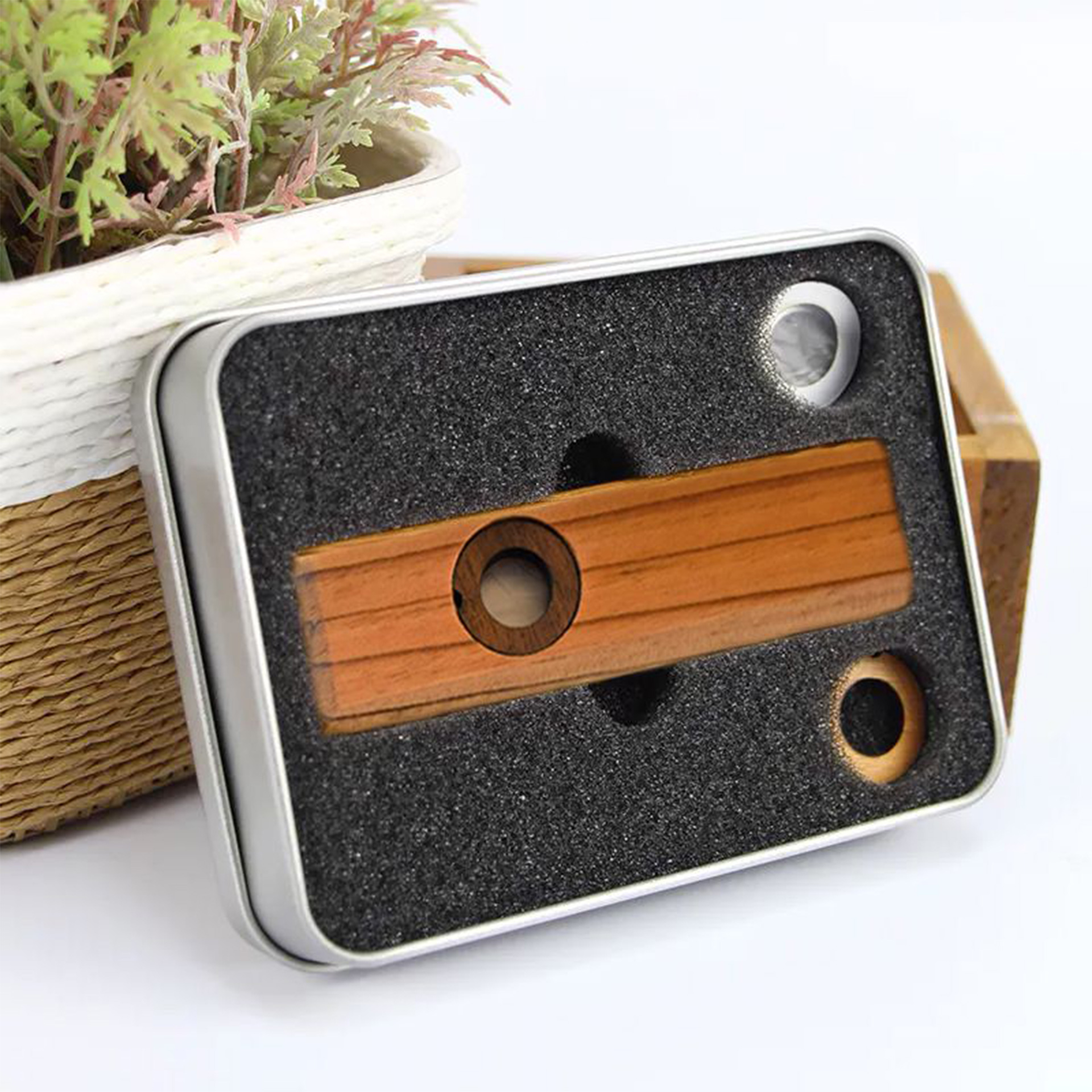Holz-Kazoo in Metall-Box