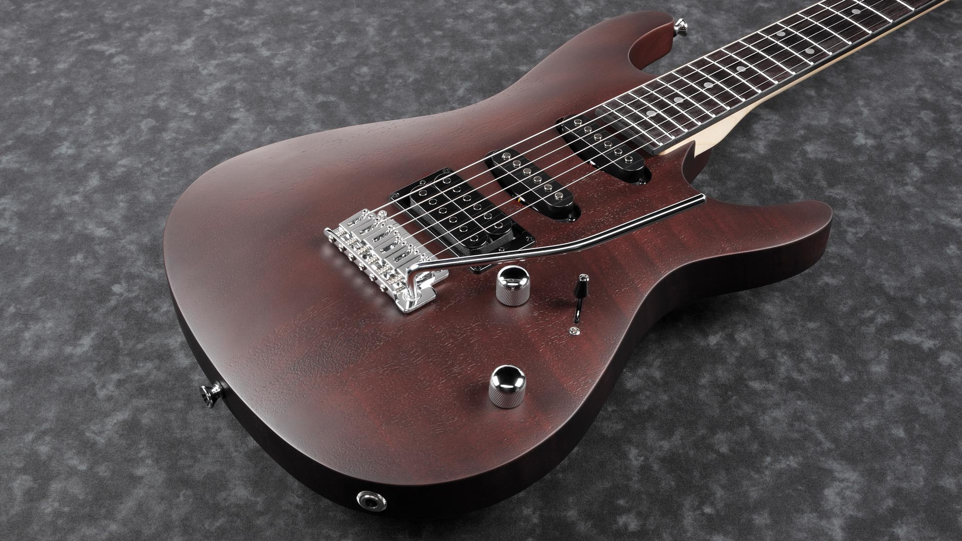 GS60-WNF Walnut Flat