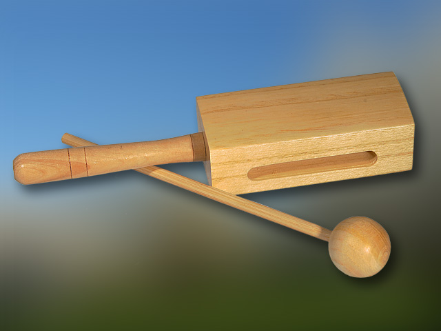 Holzblocktrommel mit Stiel